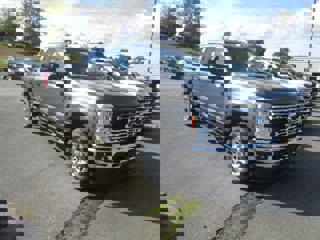 New 2026 Ford F250 4x4 Crew Cab Super Duty image 2