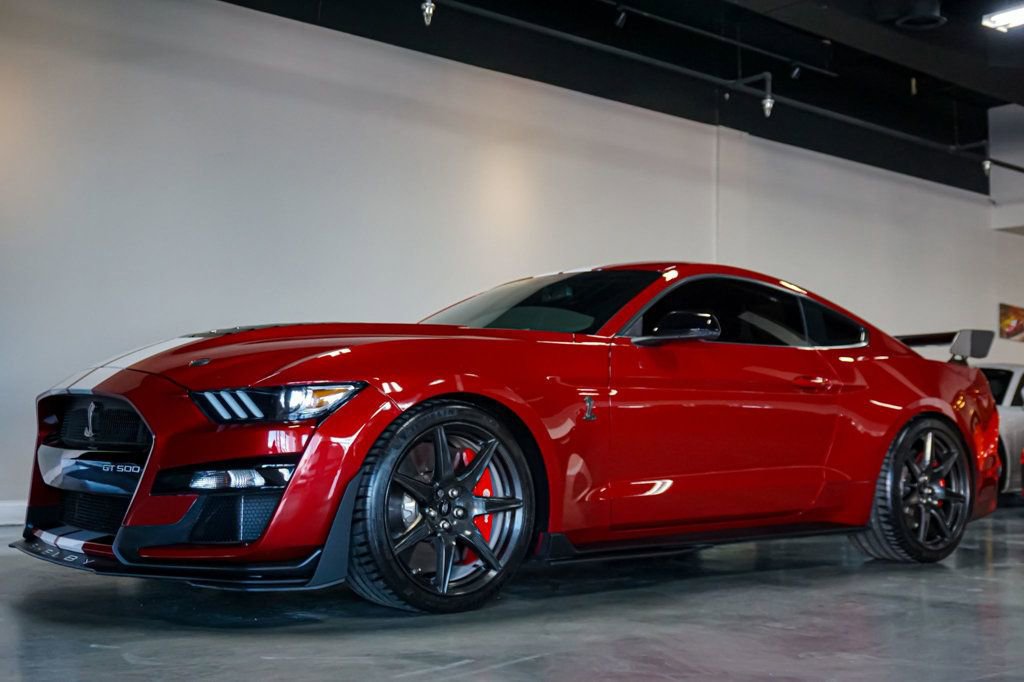 Used 2021 Ford Mustang Shelby GT500 w/ Carbon Fiber Track Pack RWD image 3