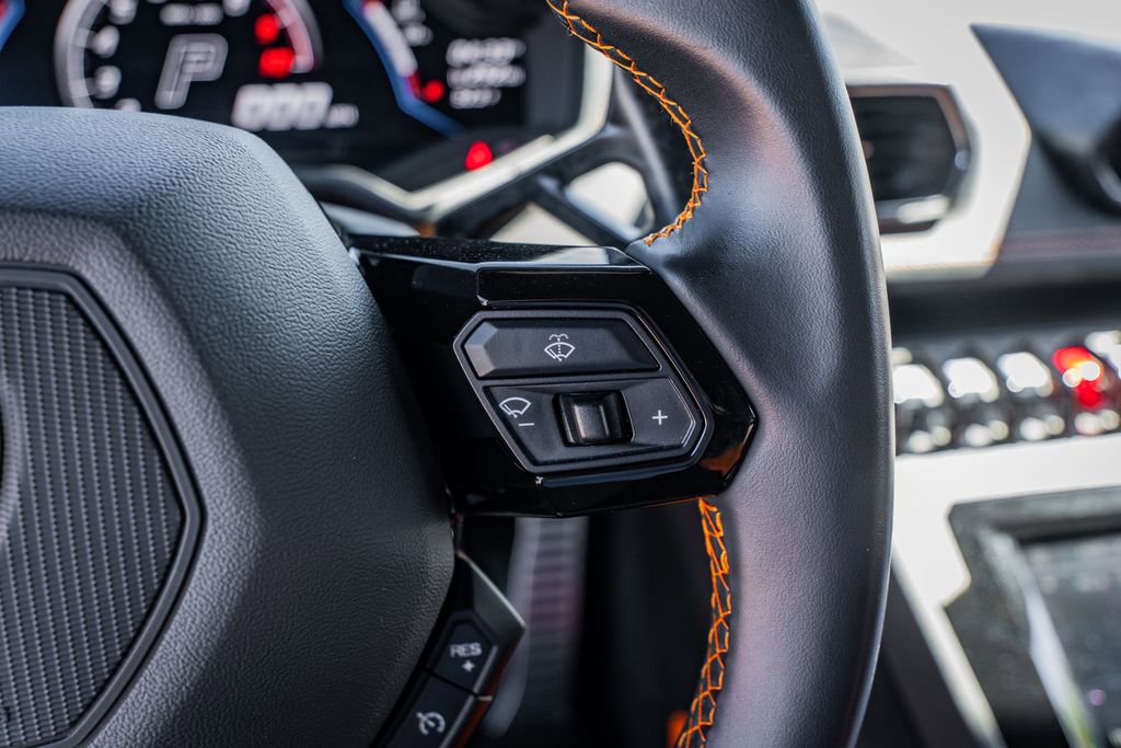 Used 2021 Lamborghini Huracan EVO RWD image 23