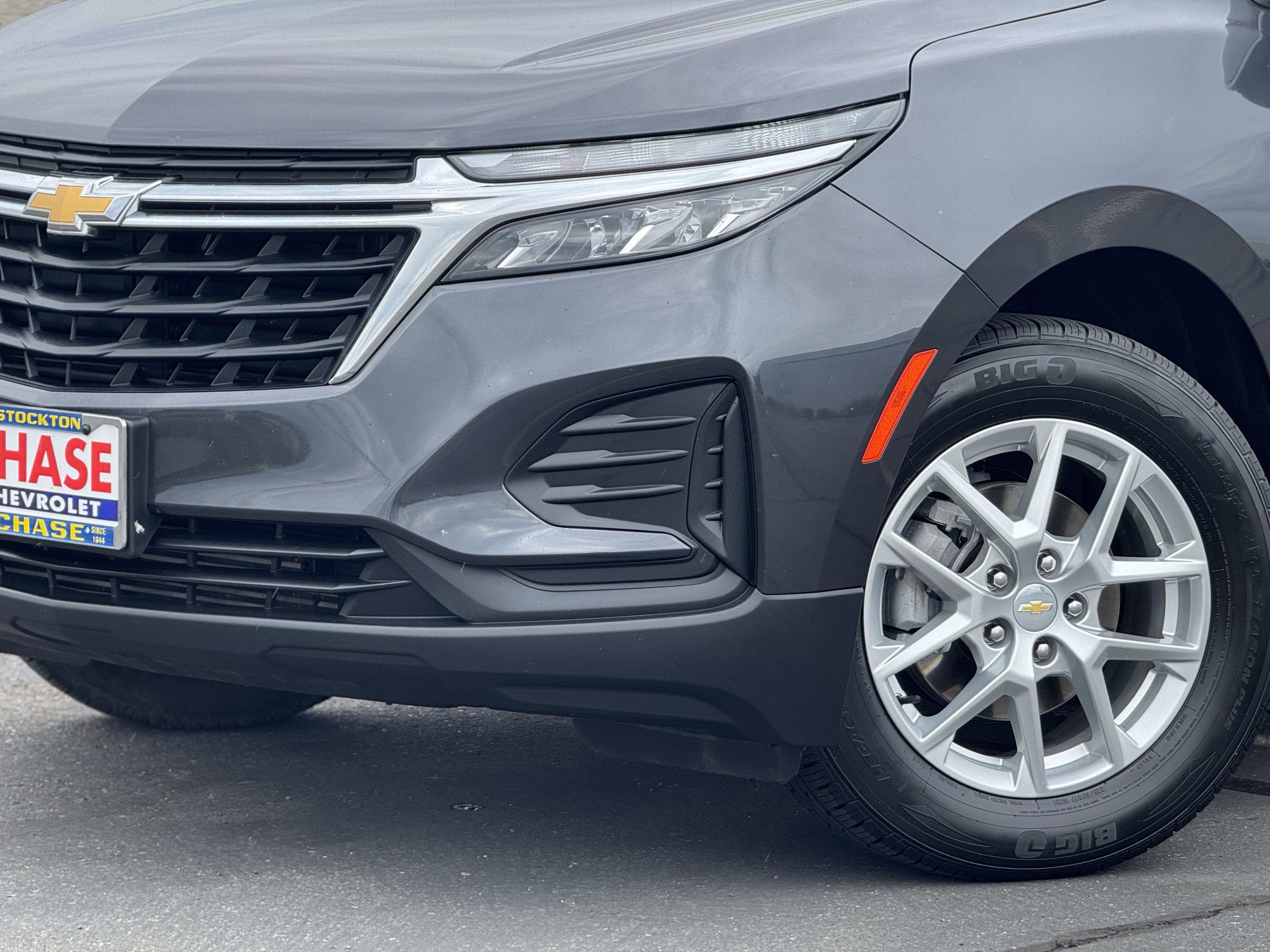 Used 2022 Chevrolet Equinox LS AWD/4WD image 3
