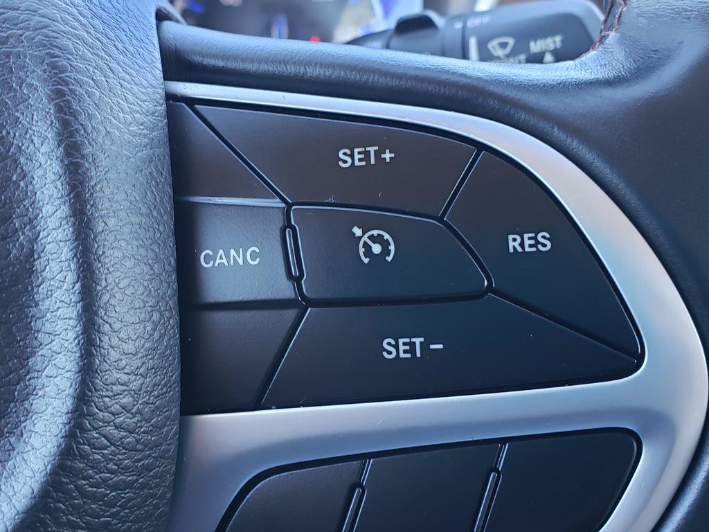 Used 2018 Chrysler Pacifica Touring-L FWD image 22