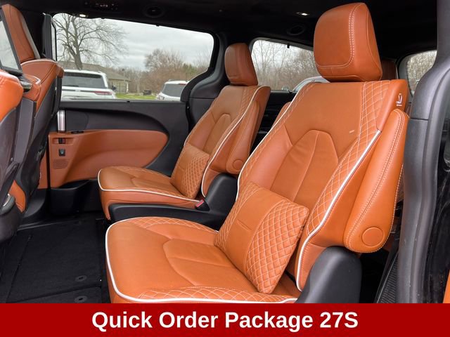 Used 2025 Chrysler Pacifica Pinnacle w/ Trailer Tow Group image 3