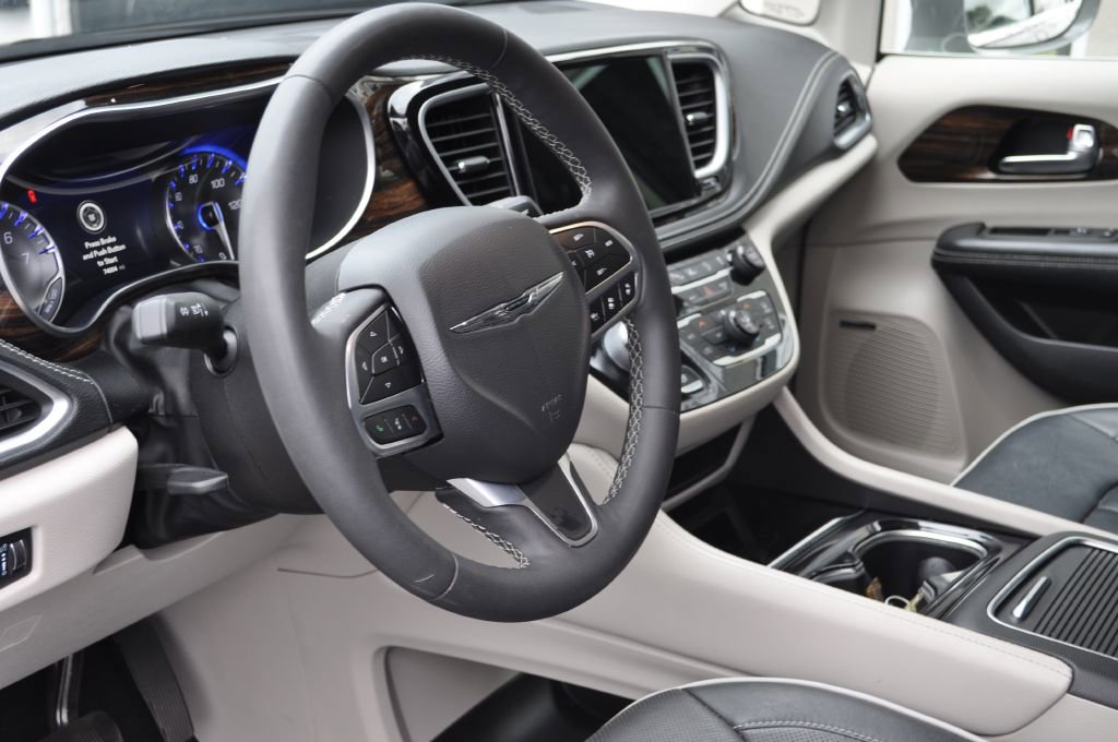 Used 2022 Chrysler Pacifica Limited image 8