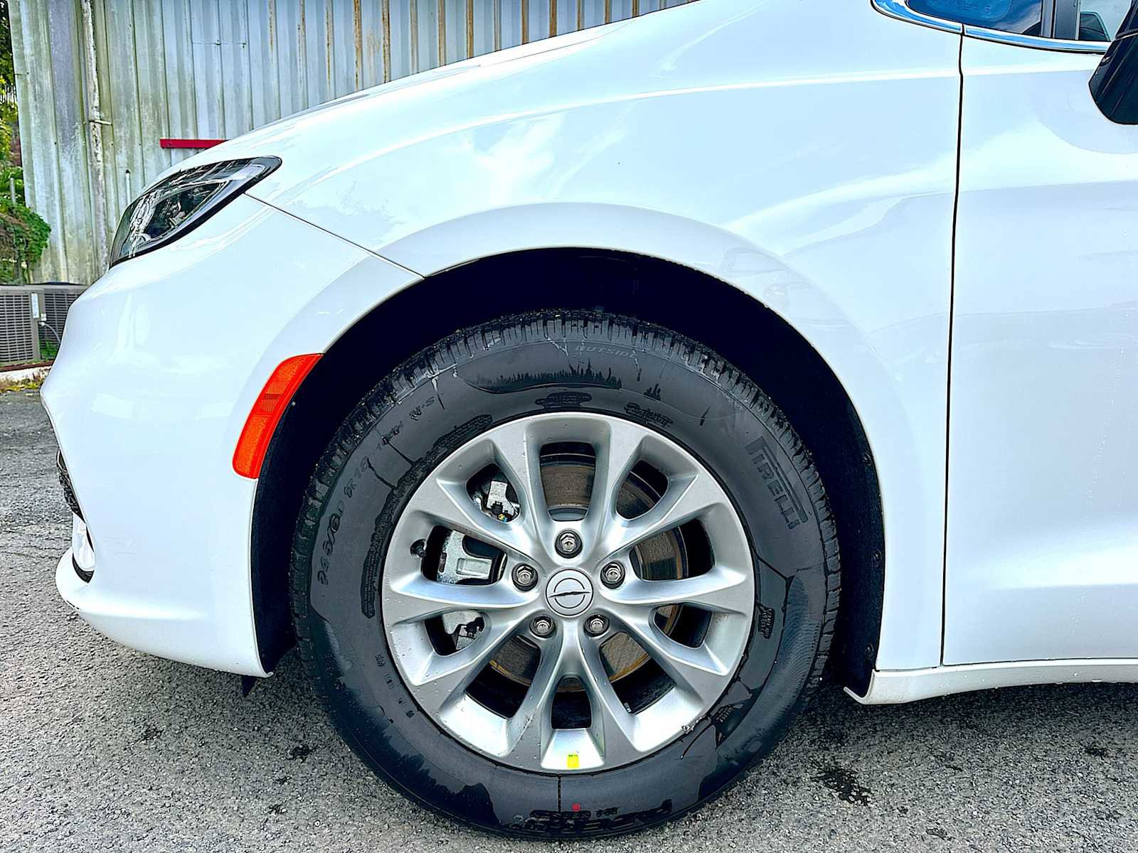 New 2026 Chrysler Pacifica Limited w/ Trailer Tow Group image 19