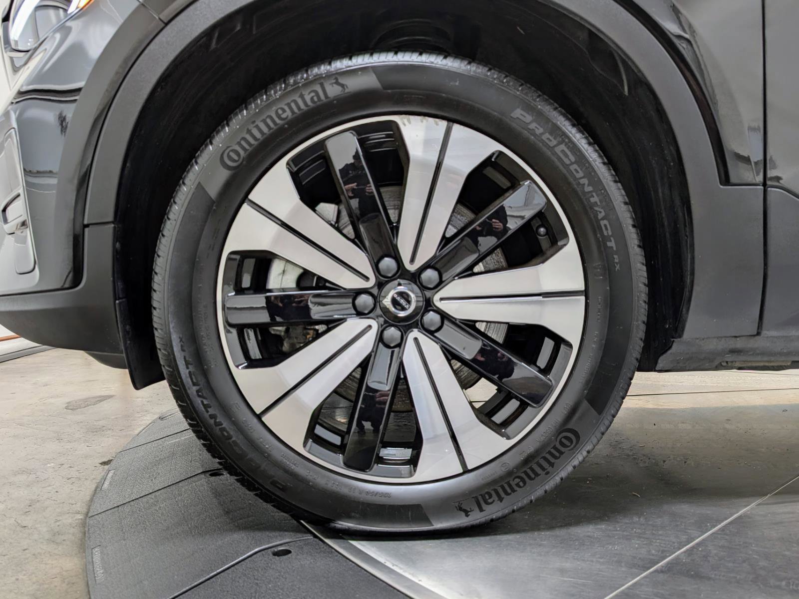 Used 2023 Volvo XC40 Recharge Core image 12