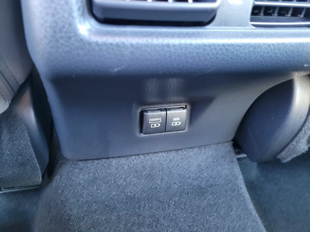 Used 2025 Toyota Camry SE AWD/4WD image 10