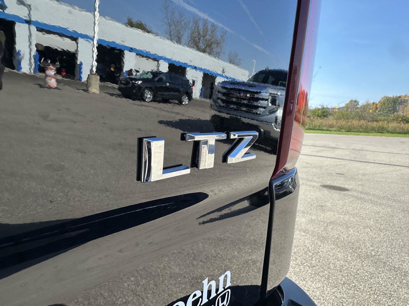 Used 2020 Chevrolet Silverado 1500 LTZ w/ LTZ Premium Package AWD/4WD image 13