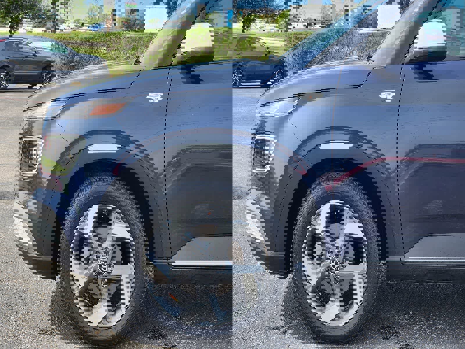 Used 2025 Hyundai Venue Limited image 8