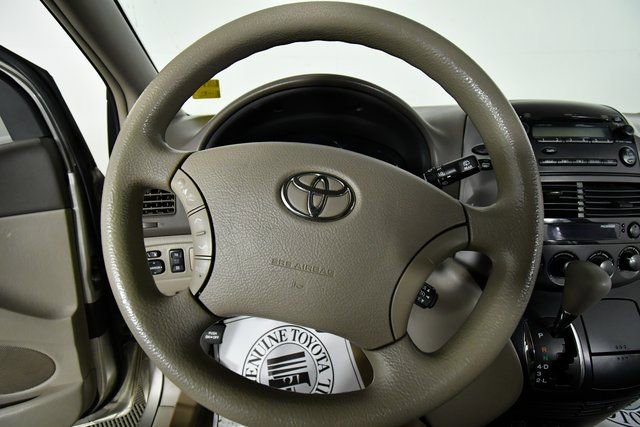 Used 2008 Toyota Sienna Sienna Passenger Van image 2