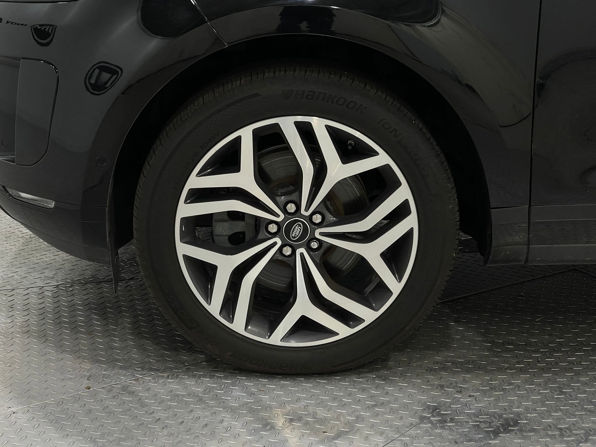 Used 2020 Land Rover Range Rover Evoque SE image 36