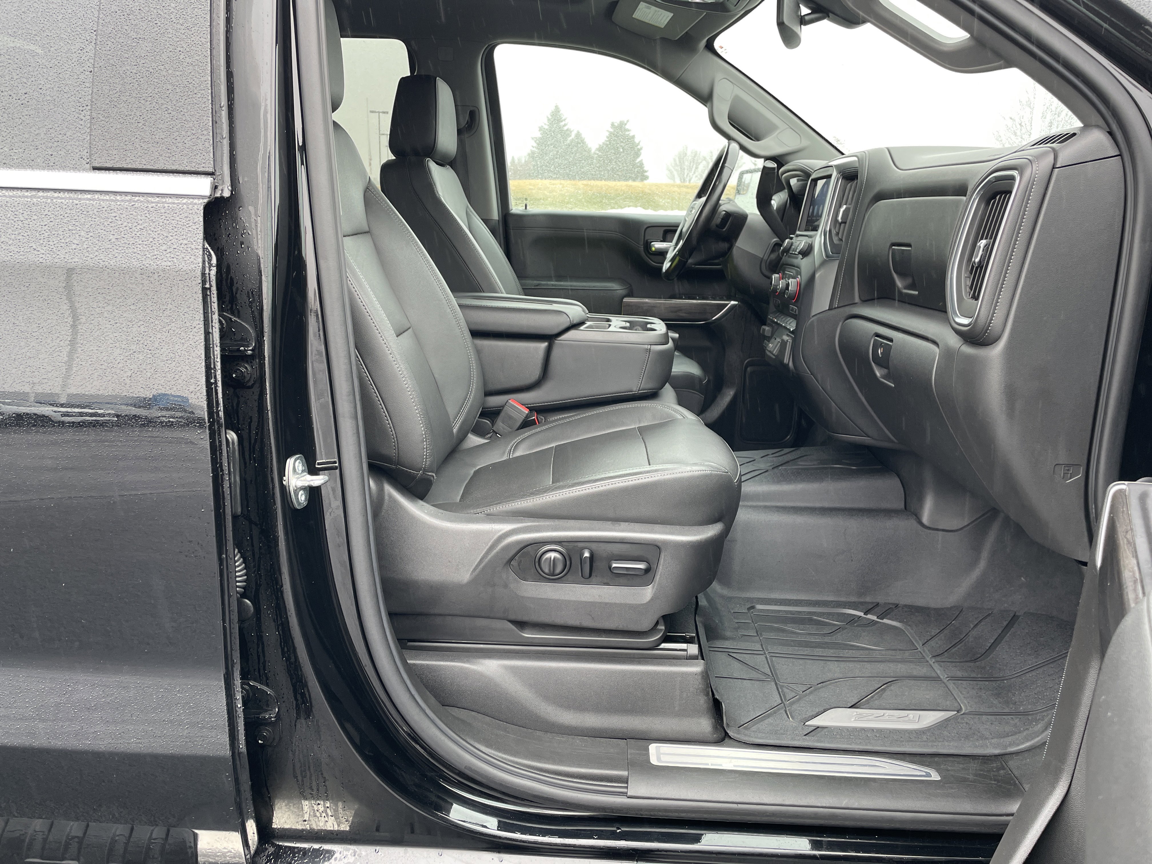 Used 2019 Chevrolet Silverado 1500 LTZ image 24