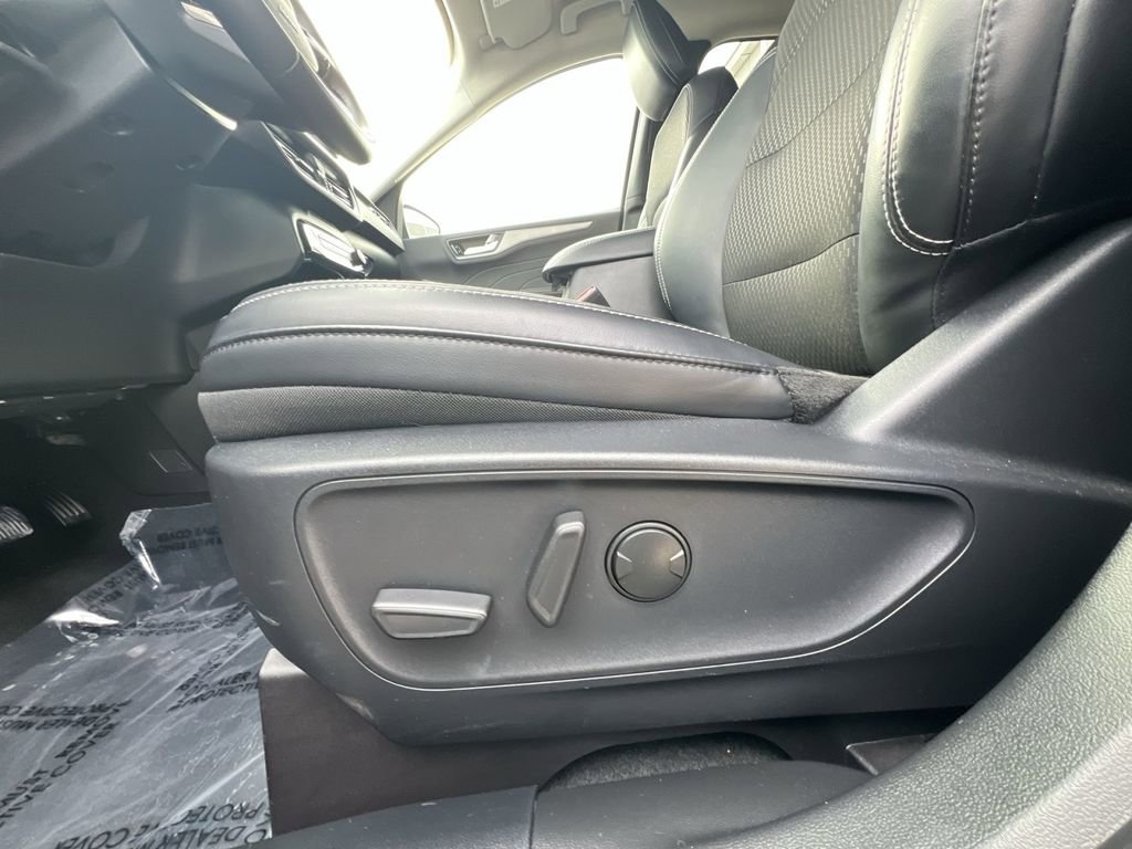 Used 2025 Ford Escape SE FWD image 14