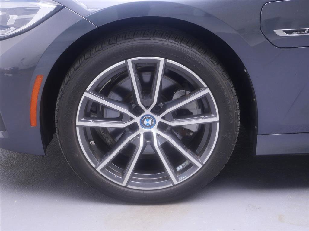 Used 2022 BMW 330e xDrive w/ Convenience Package AWD/4WD image 12