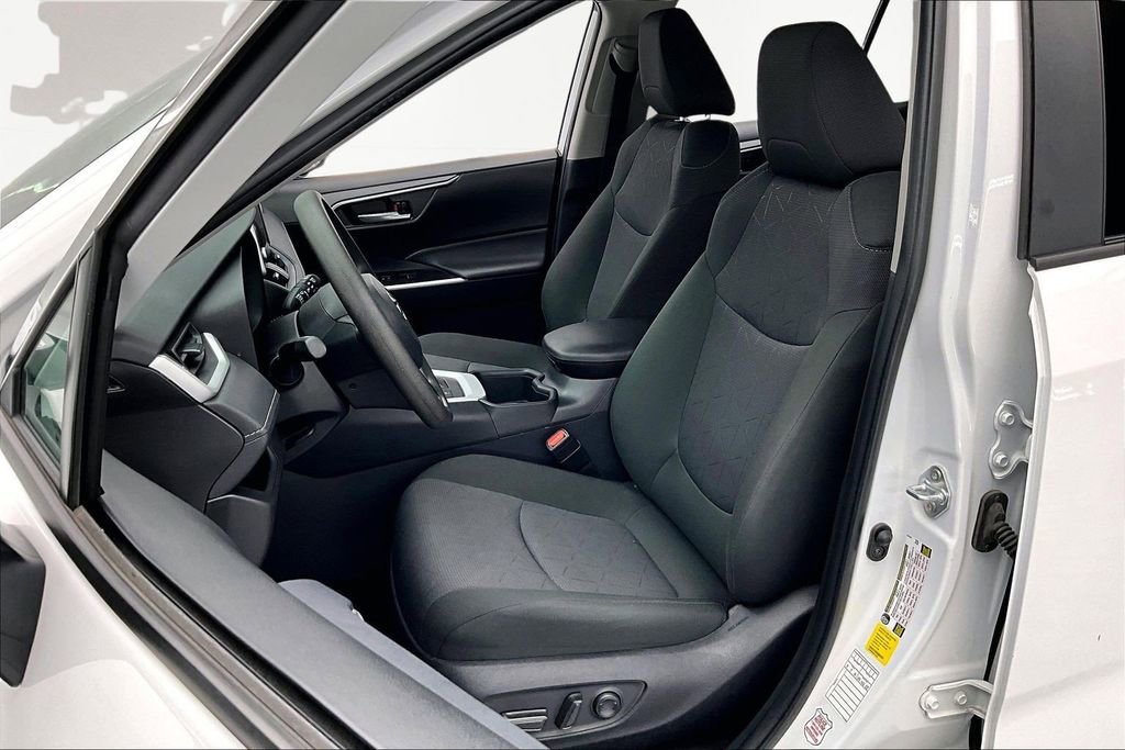 Used 2025 Toyota RAV4 XLE image 25