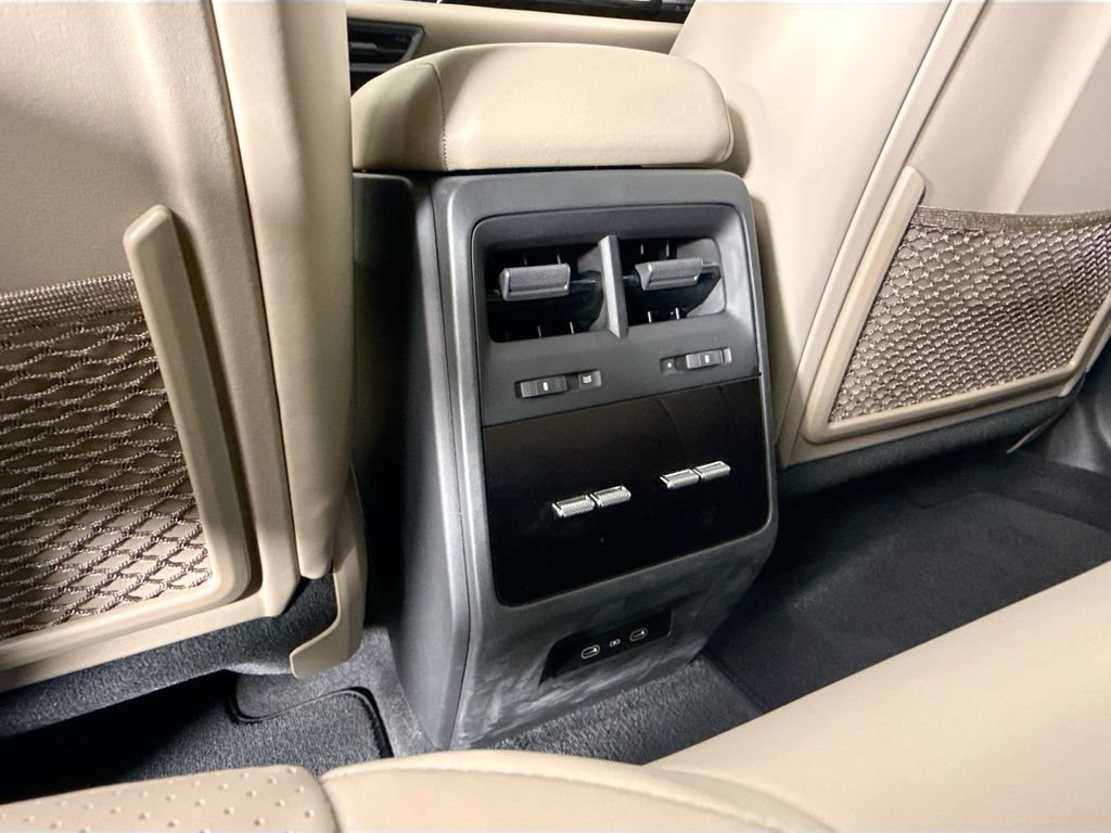 Certified 2025 Porsche Macan Electric RWD image 16