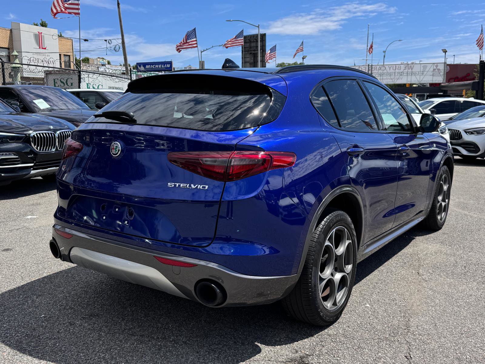 Used 2022 Alfa Romeo Stelvio Ti image 4