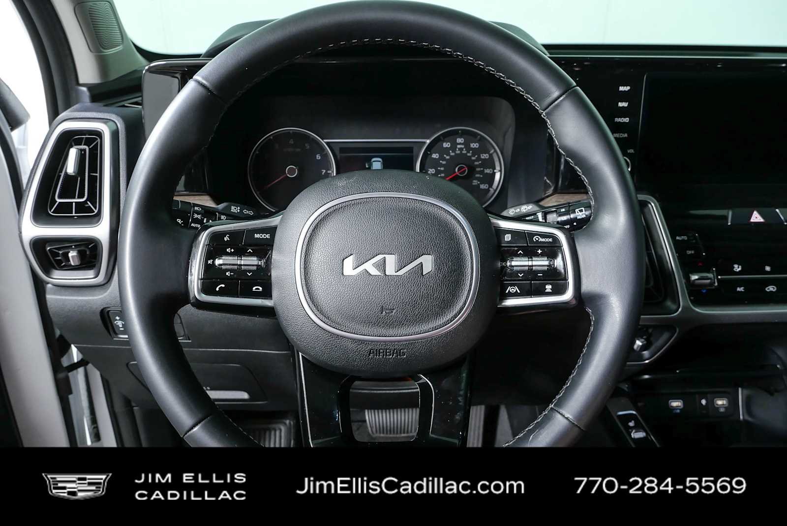 Used 2023 Kia Sorento EX w/ Panoramic Sunroof Package FWD image 9