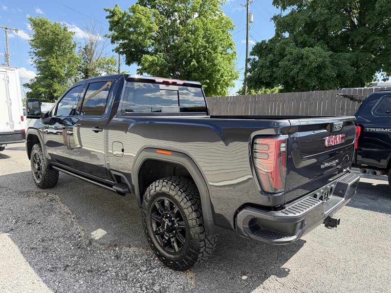 Used 2024 GMC Sierra 2500 AT4 w/ AT4 Preferred Package AWD/4WD image 8