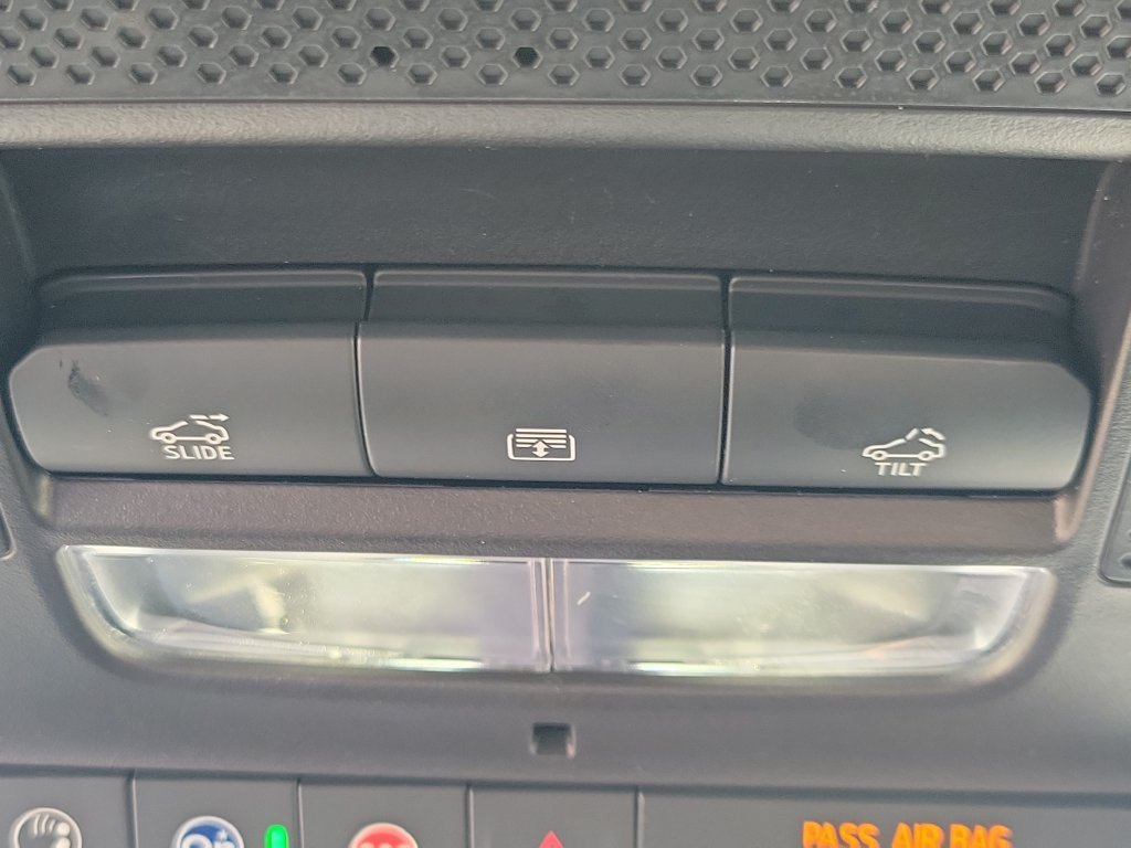 Certified 2024 Chevrolet Equinox EV RS FWD image 31