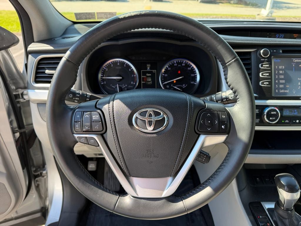 Used 2014 Toyota Highlander XLE AWD/4WD image 15