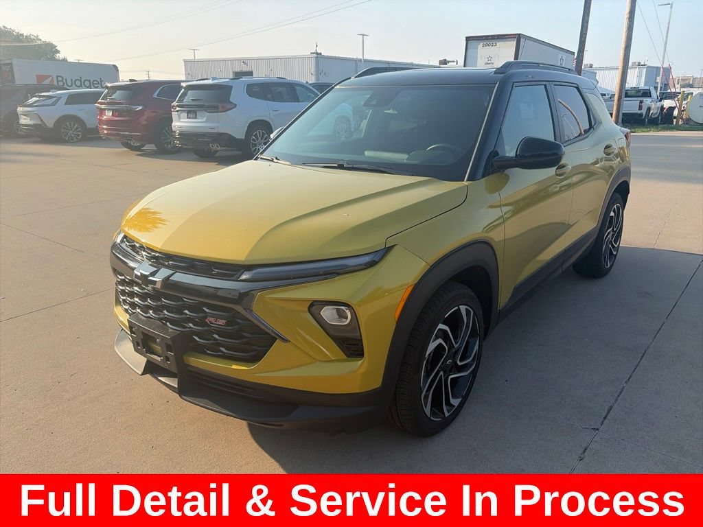 Used 2025 Chevrolet TrailBlazer RS w/ Convenience Package AWD/4WD image 3