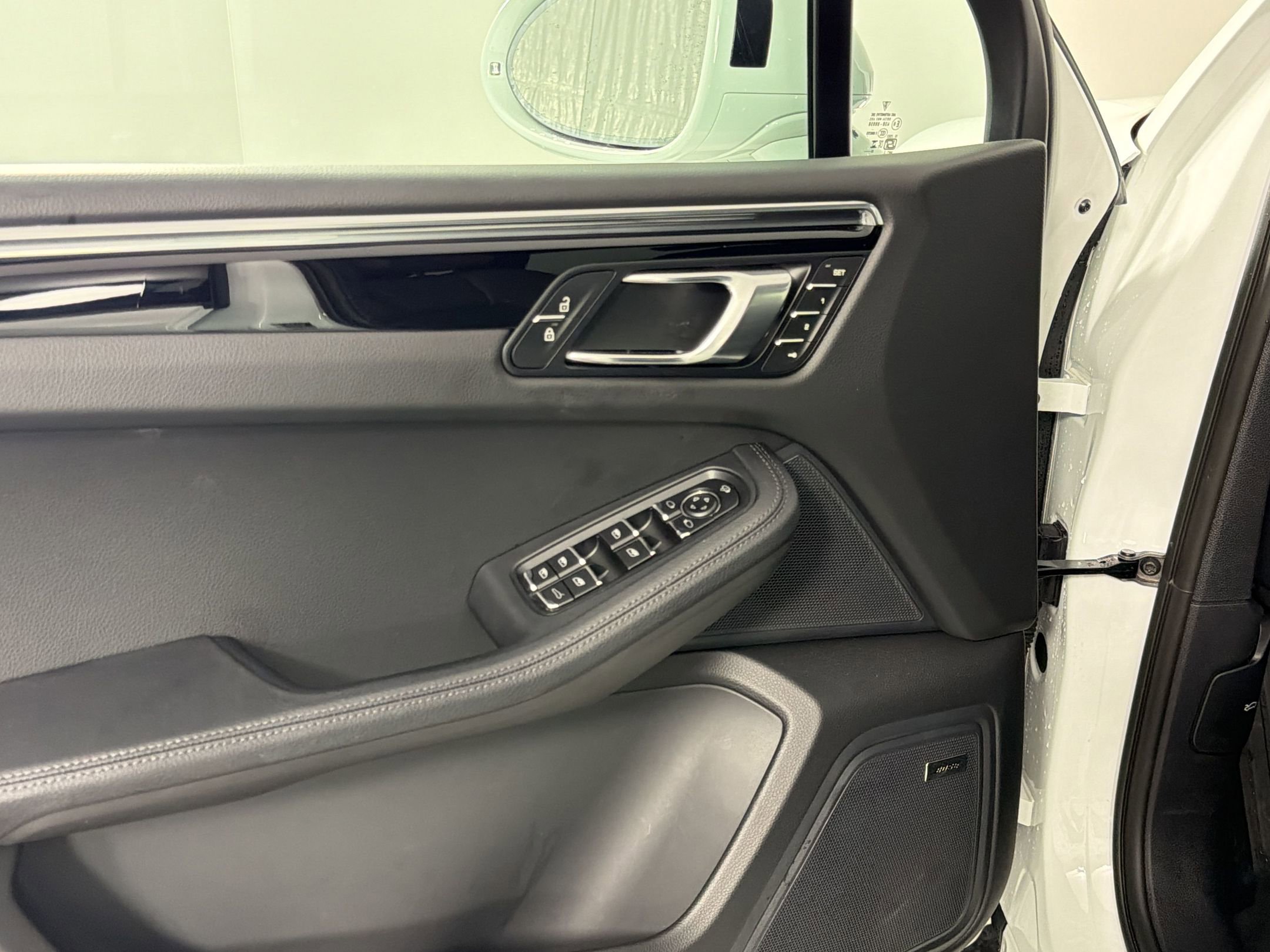 Certified 2026 Porsche Macan AWD/4WD image 15