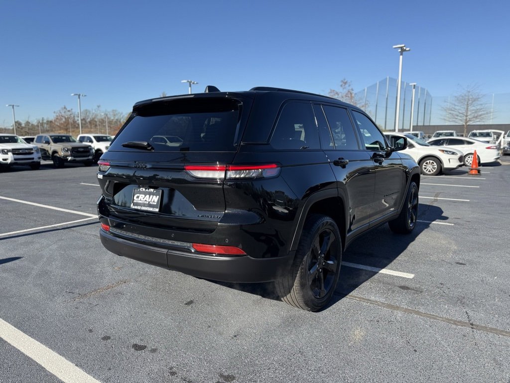 Used 2024 Jeep Grand Cherokee Limited w/ Black Appearance Package image 8