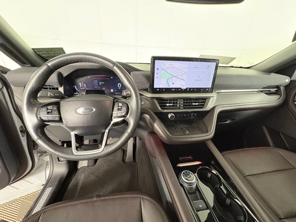 Certified 2025 Ford Explorer Platinum w/ LUX Leather Package AWD/4WD image 8