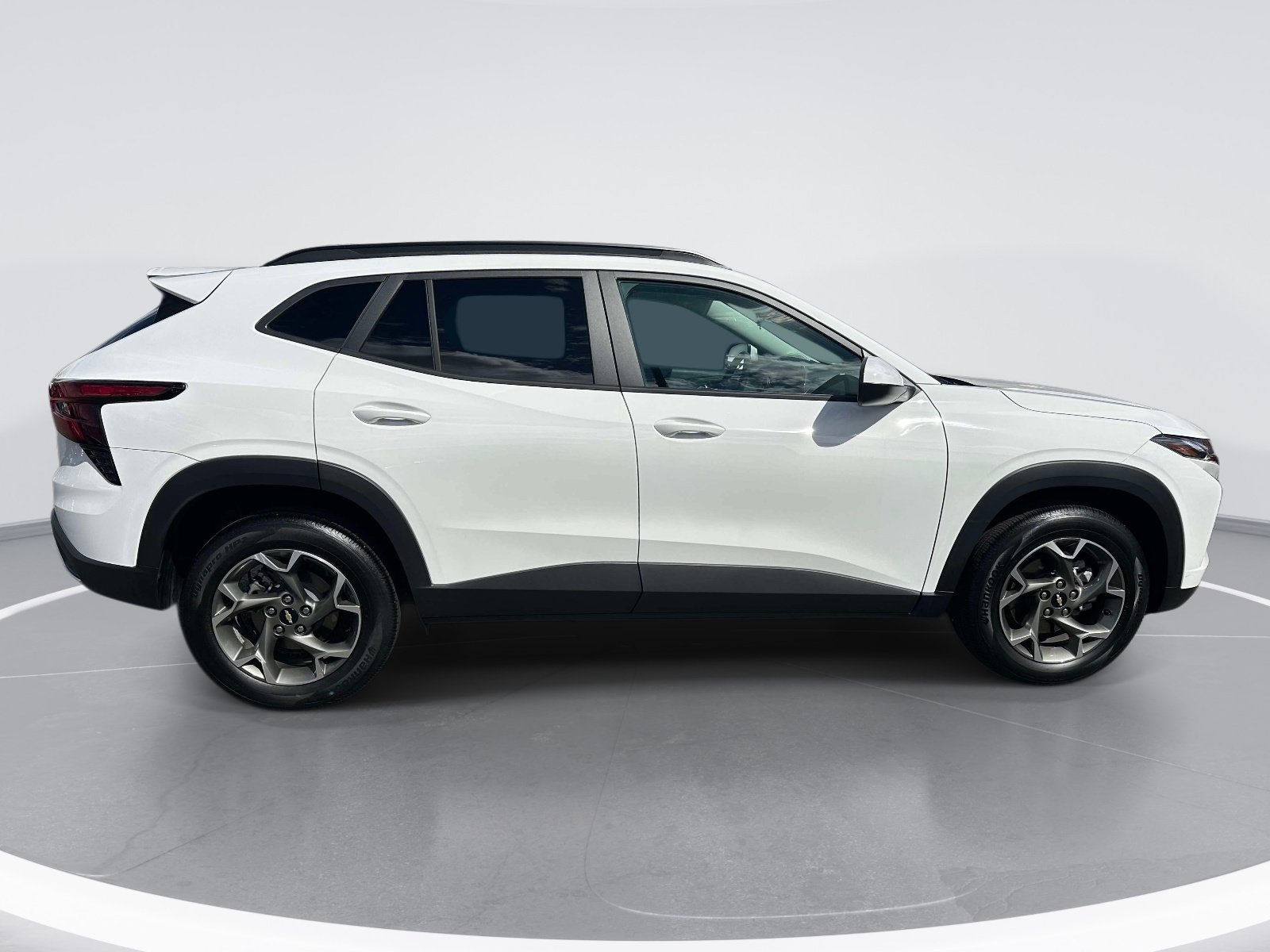 Used 2026 Chevrolet Trax LT w/ Sunroof Package FWD image 4