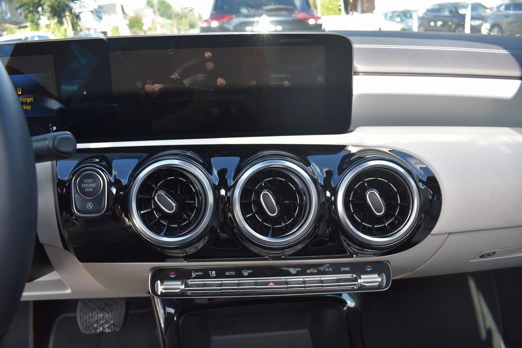 Used 2025 Mercedes-Benz CLA 250 image 19