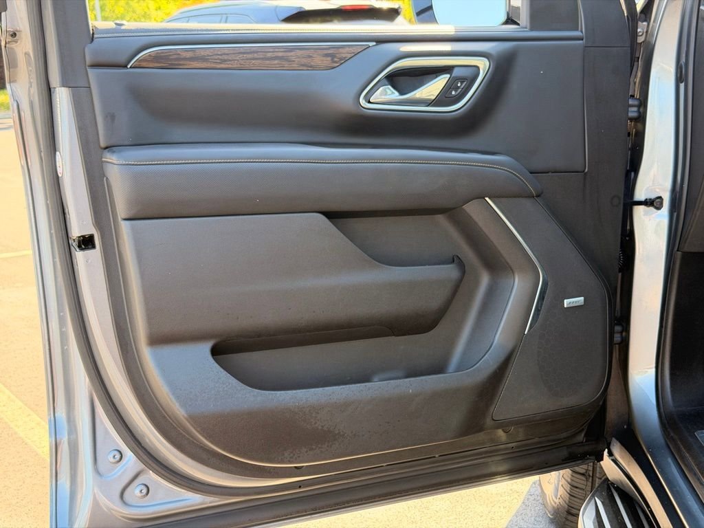 Used 2021 Chevrolet Suburban Premier w/ Premium Package image 26