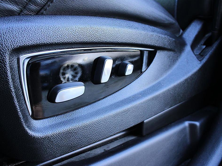 Used 2017 Cadillac Escalade Premium Luxury image 11