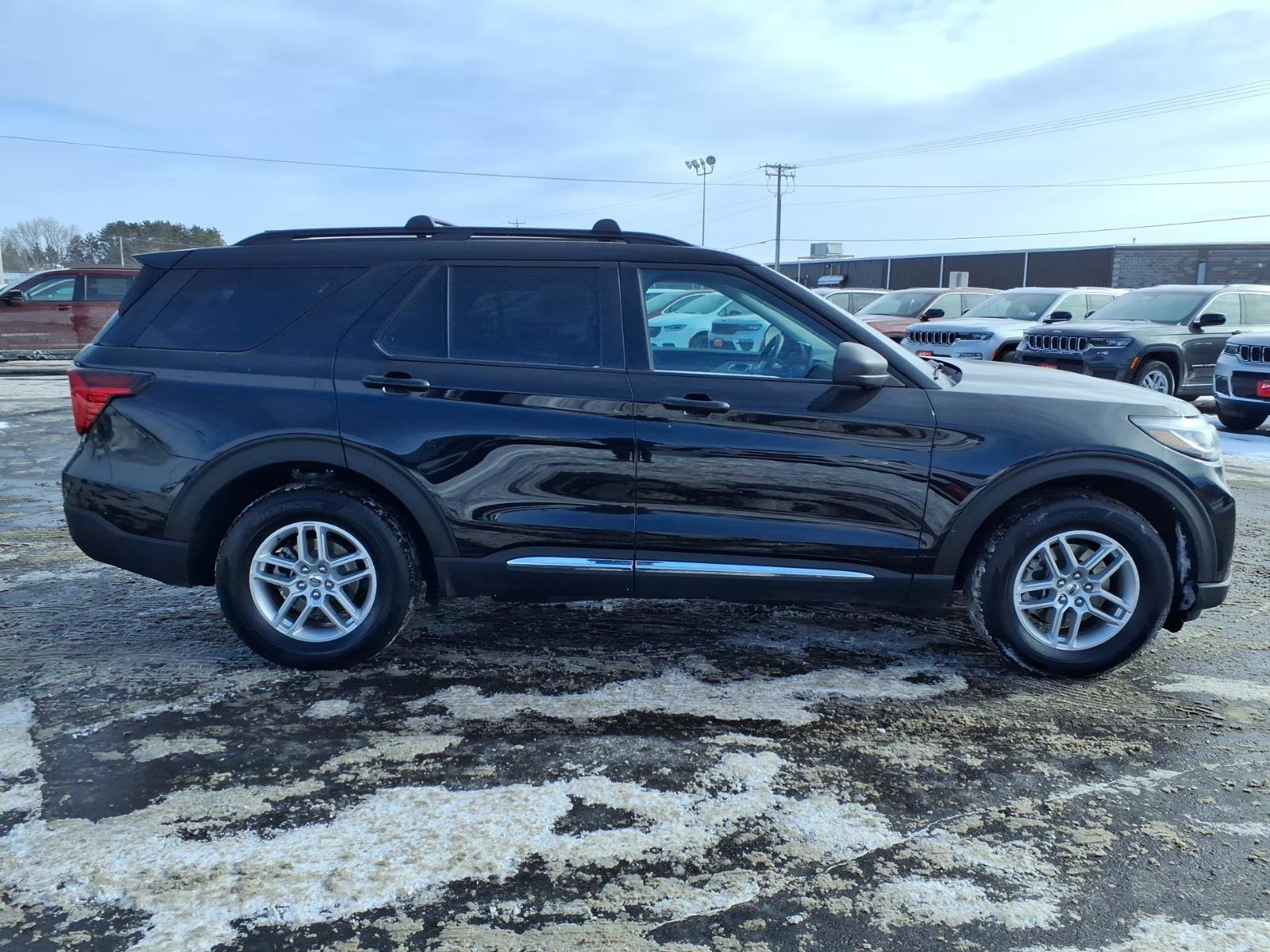 Used 2025 Ford Explorer Active image 2