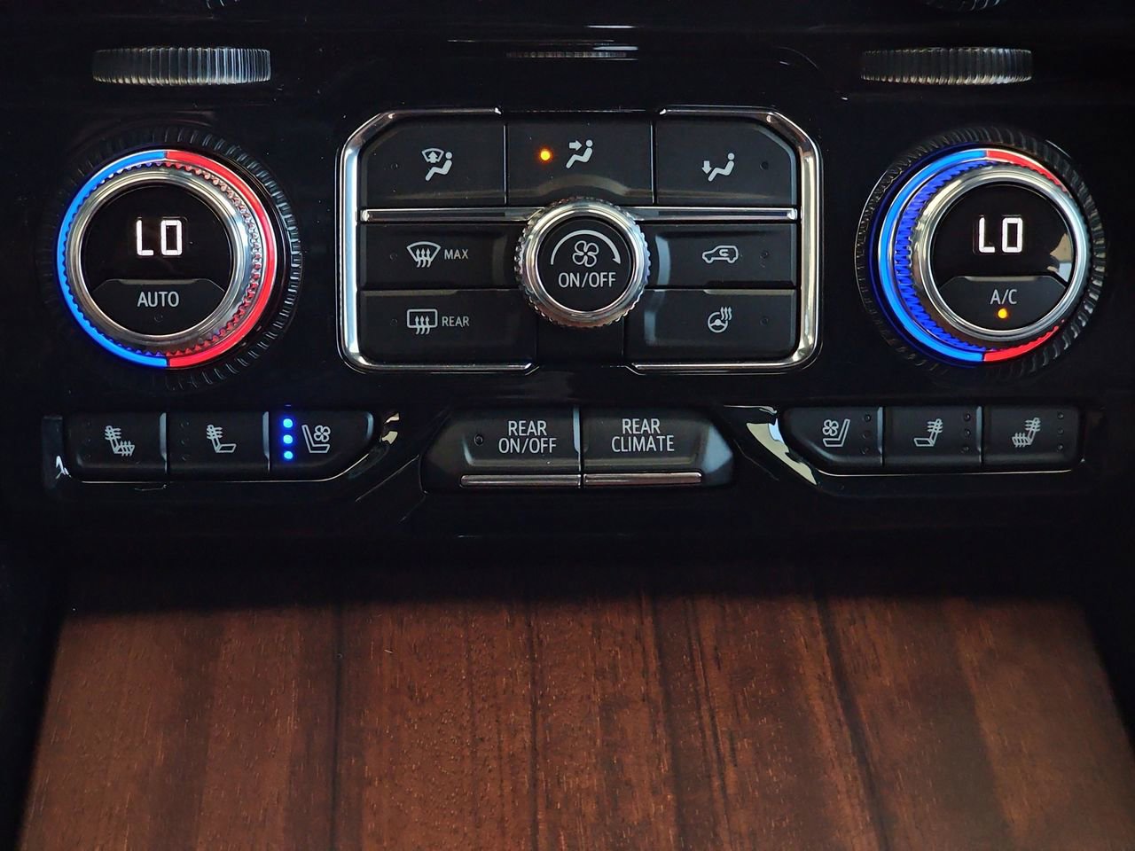 Used 2024 GMC Yukon Denali Ultimate AWD/4WD image 27