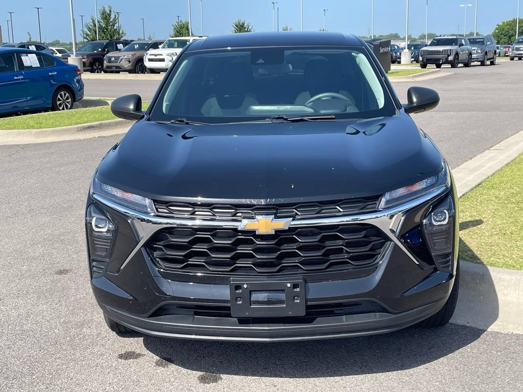 Used 2024 Chevrolet Trax LS FWD image 2