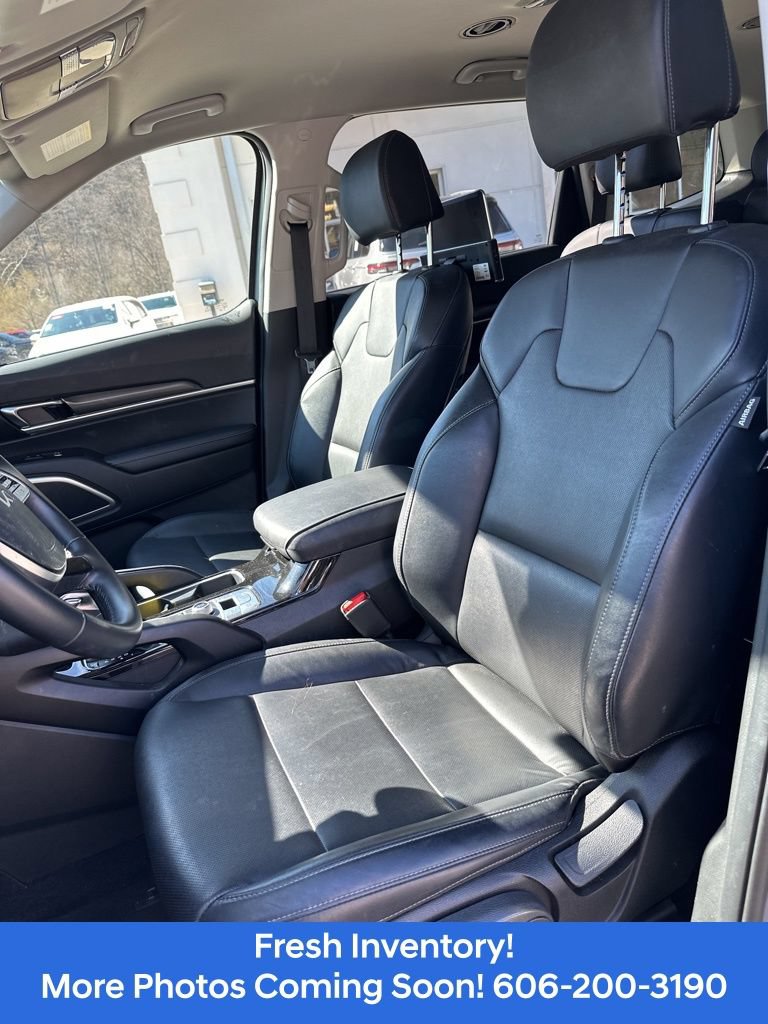 Used 2023 Kia Telluride LX AWD/4WD image 10