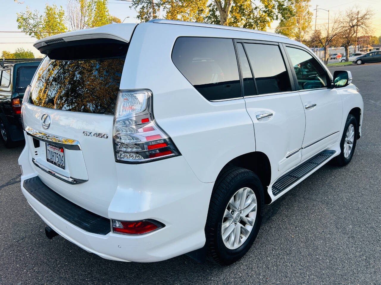 Used 2015 Lexus GX 460 w/ Premium Package AWD/4WD image 3