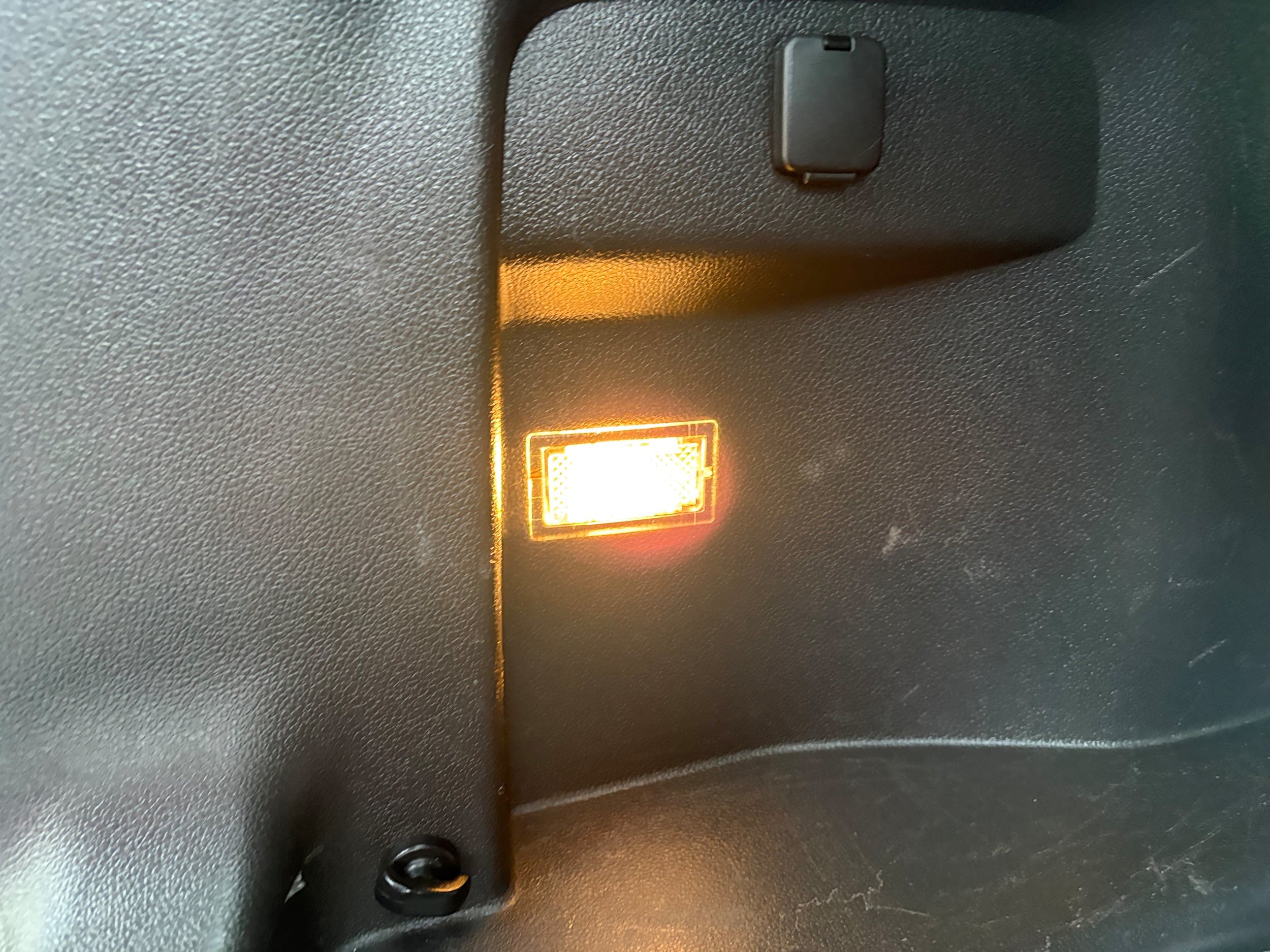 Used 2014 Ford Explorer XLT w/ Equipment Group 202A AWD/4WD image 21