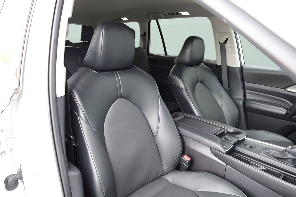 Certified 2024 Toyota Grand Highlander XLE image 23