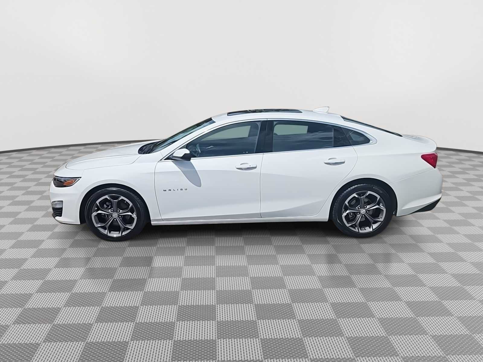 Used 2024 Chevrolet Malibu LT FWD image 5