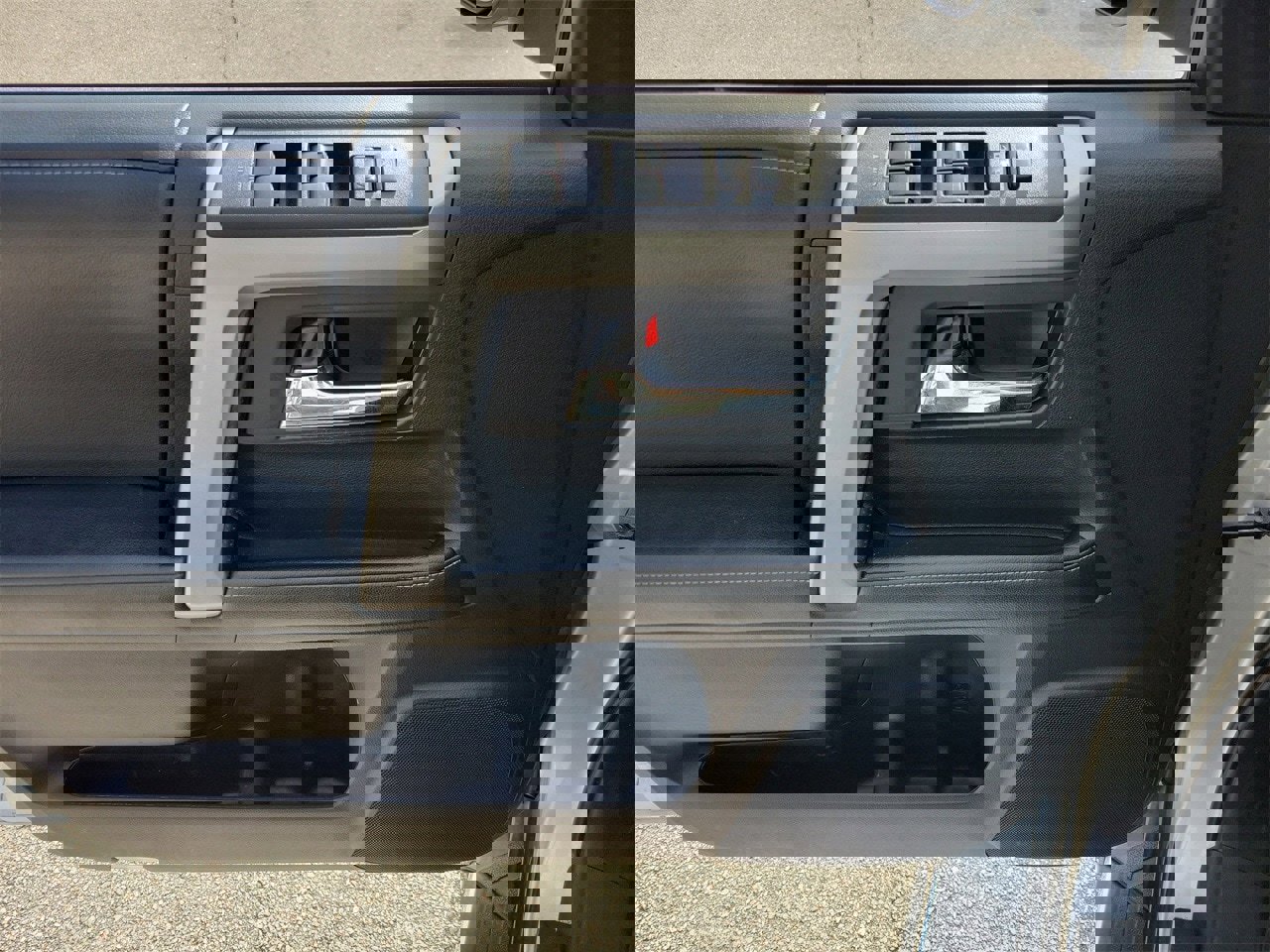 Used 2014 Toyota 4Runner SR5 image 12