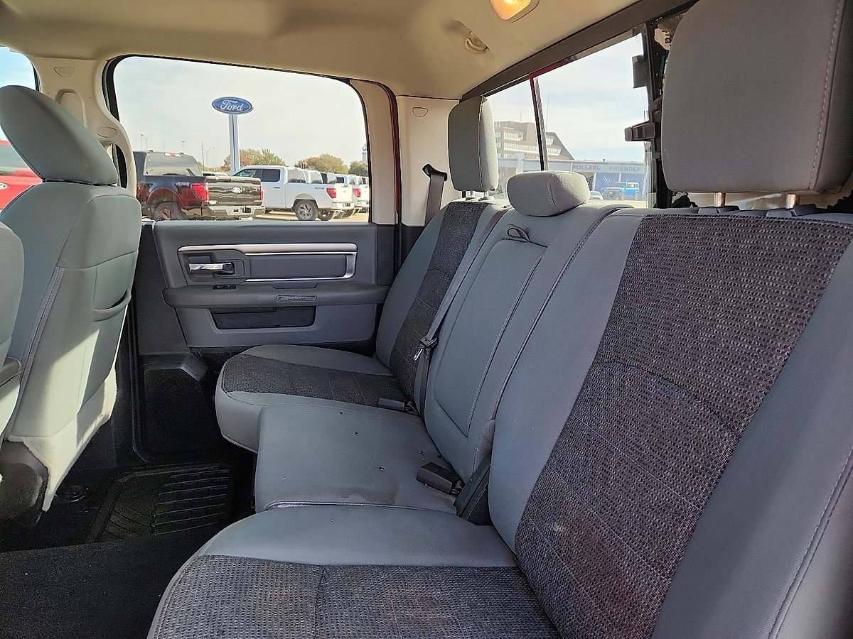 Used 2019 RAM 1500 Classic SLT w/ Luxury Group image 5