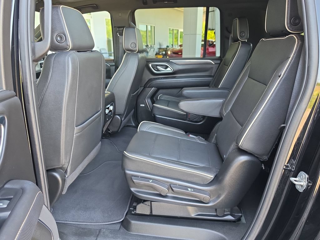 Certified 2024 GMC Yukon XL SLT w/ SLT Luxury Package AWD/4WD image 30