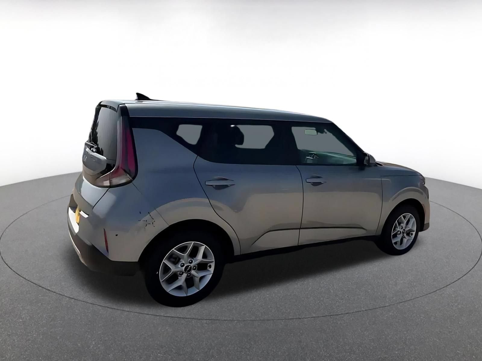 Used 2025 Kia Soul LX w/ LX Technology Package FWD image 14