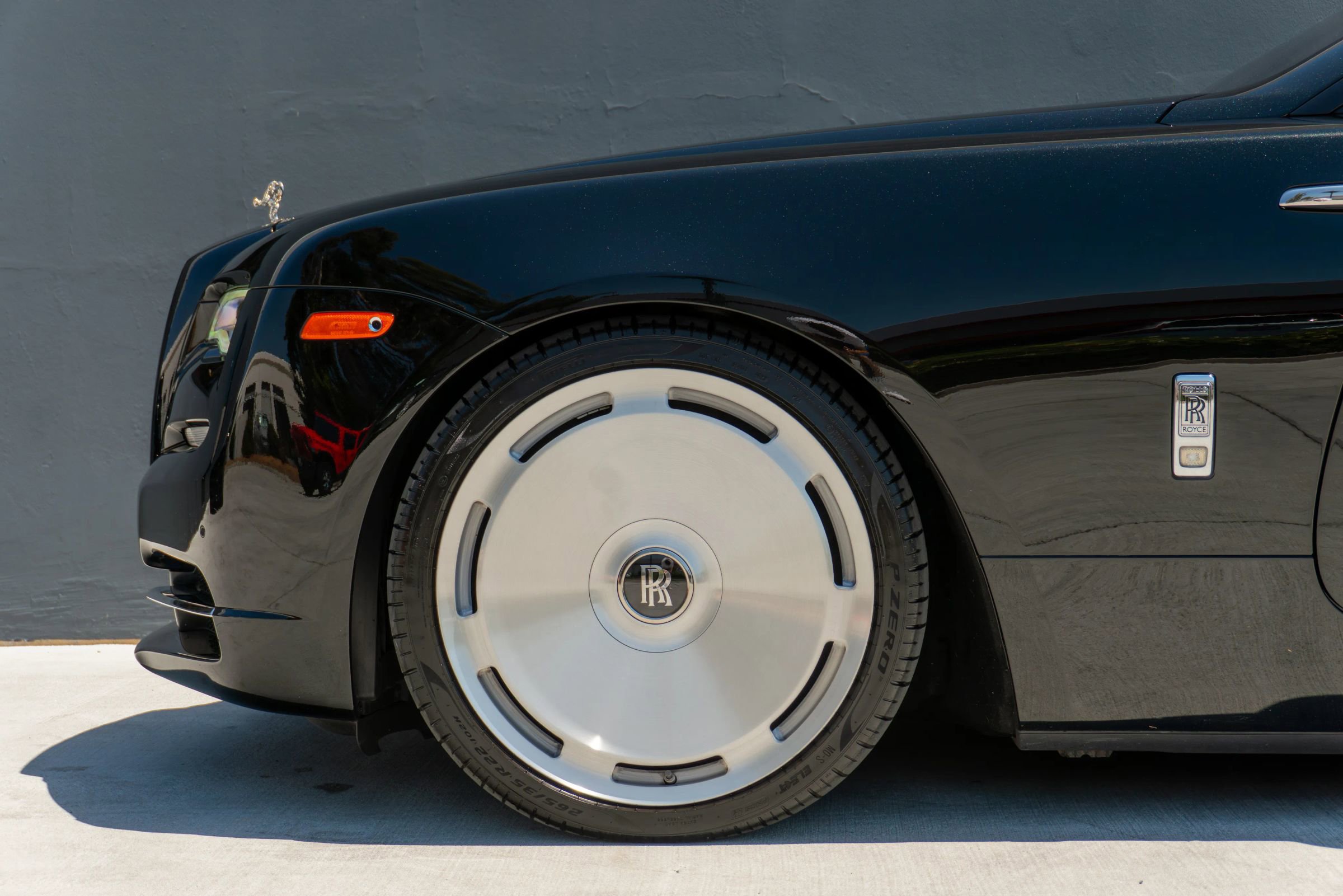 Used 2019 Rolls-Royce Dawn RWD image 22
