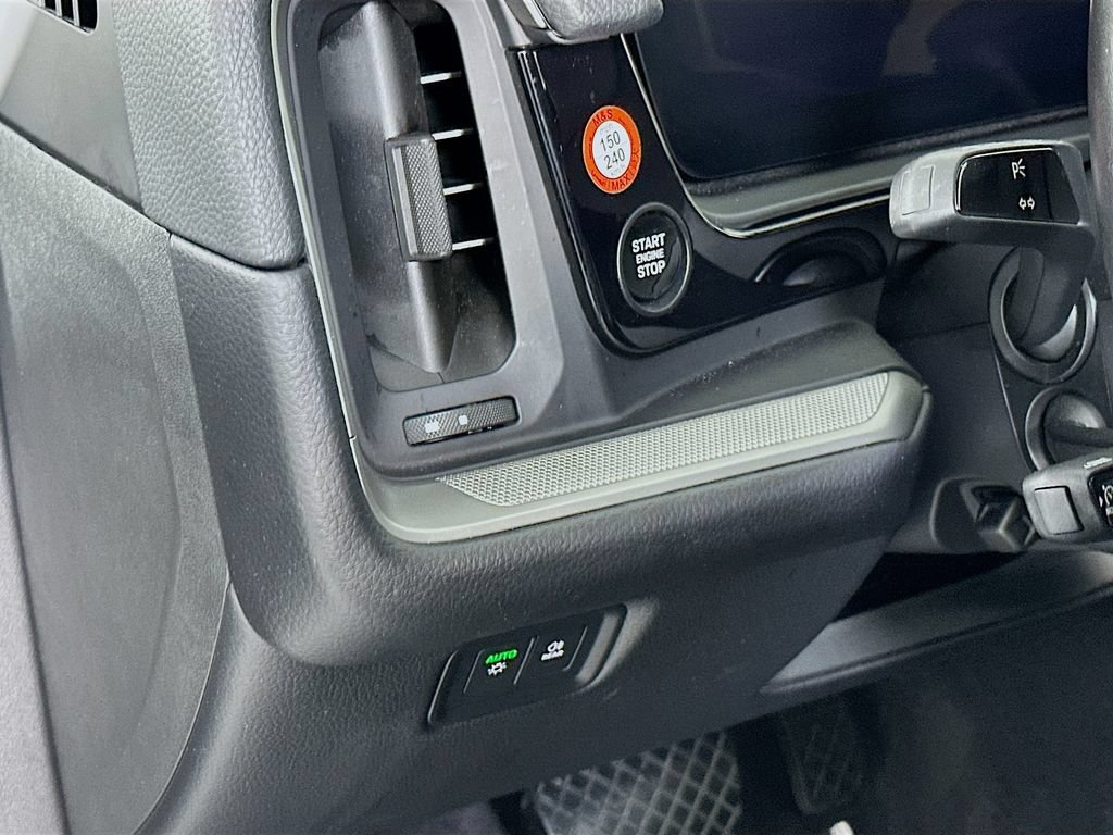 Certified 2024 Porsche Cayenne AWD/4WD image 11