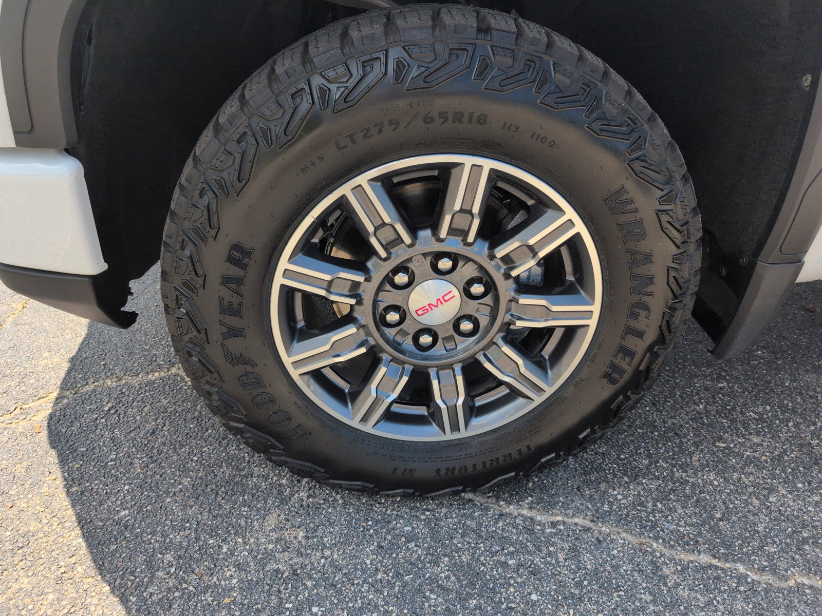 Used 2024 GMC Sierra 1500 AT4 w/ Technology Package image 9