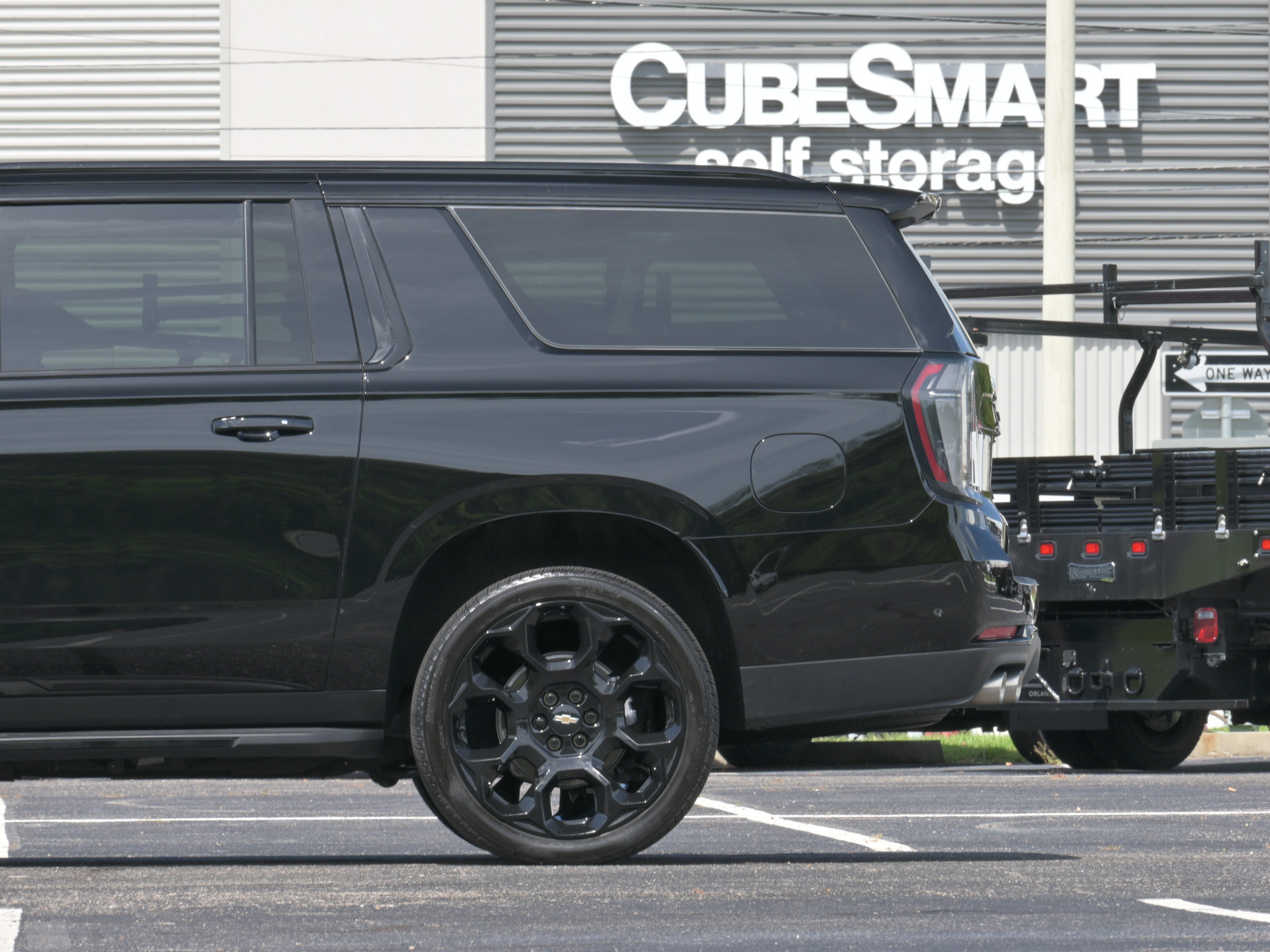 Used 2025 Chevrolet Suburban RST AWD/4WD image 6