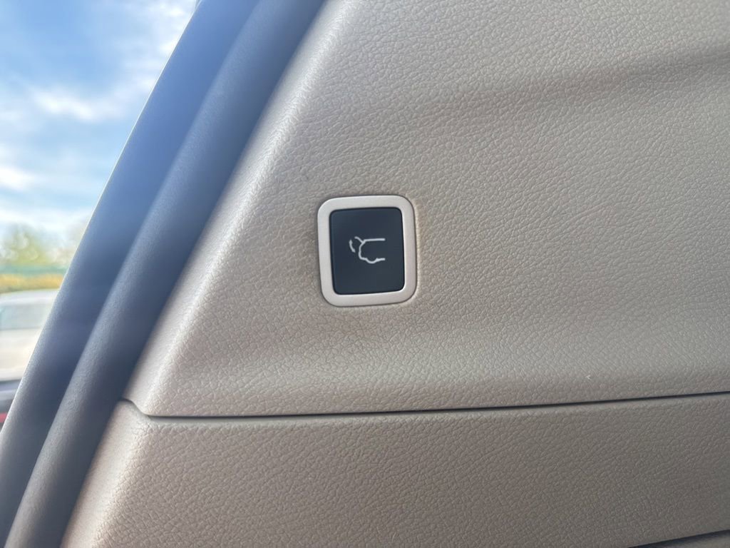 Used 2020 Chrysler Pacifica Touring-L Plus image 12