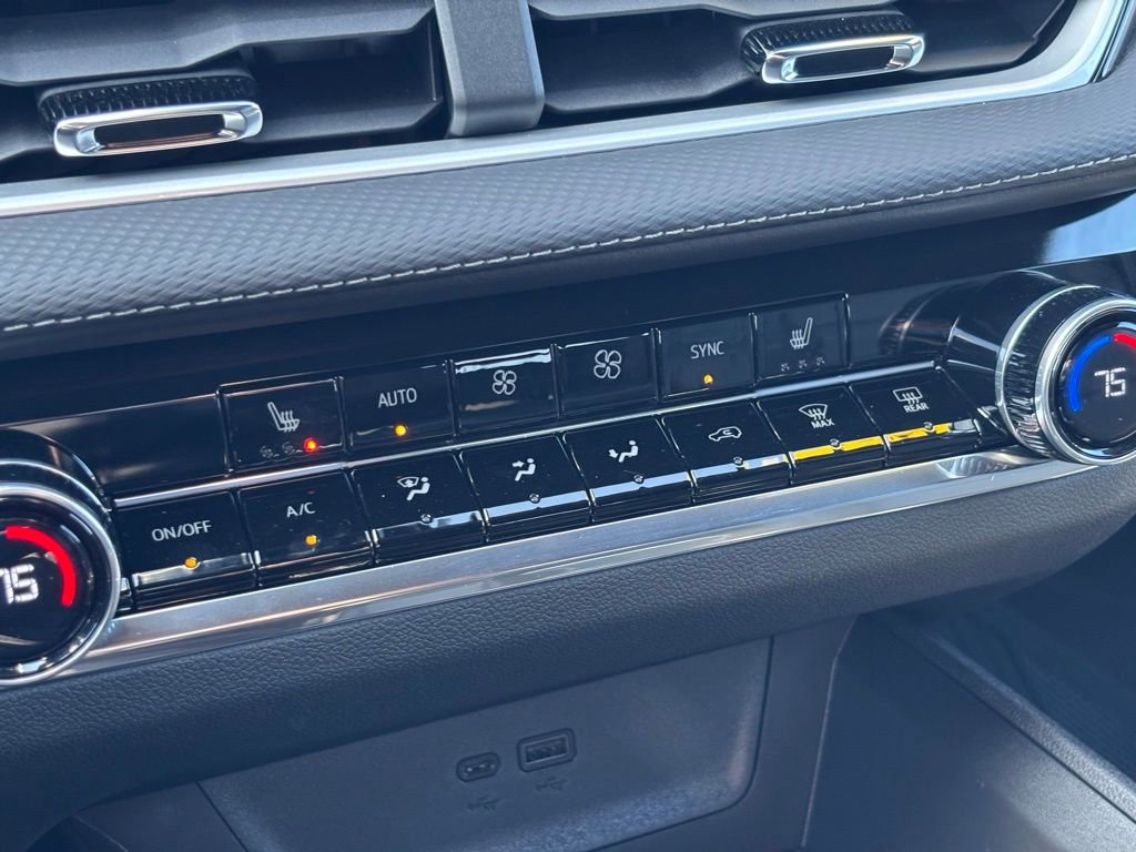 Used 2025 Chevrolet Equinox LT w/ Convenience Package II image 29